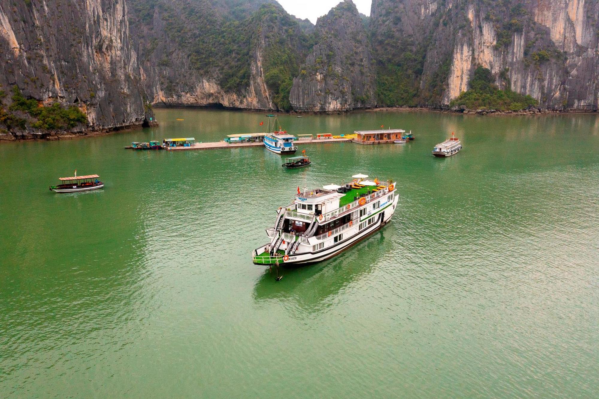 Hotel Halong Fantasea Cruise Ha Long Esterno foto
